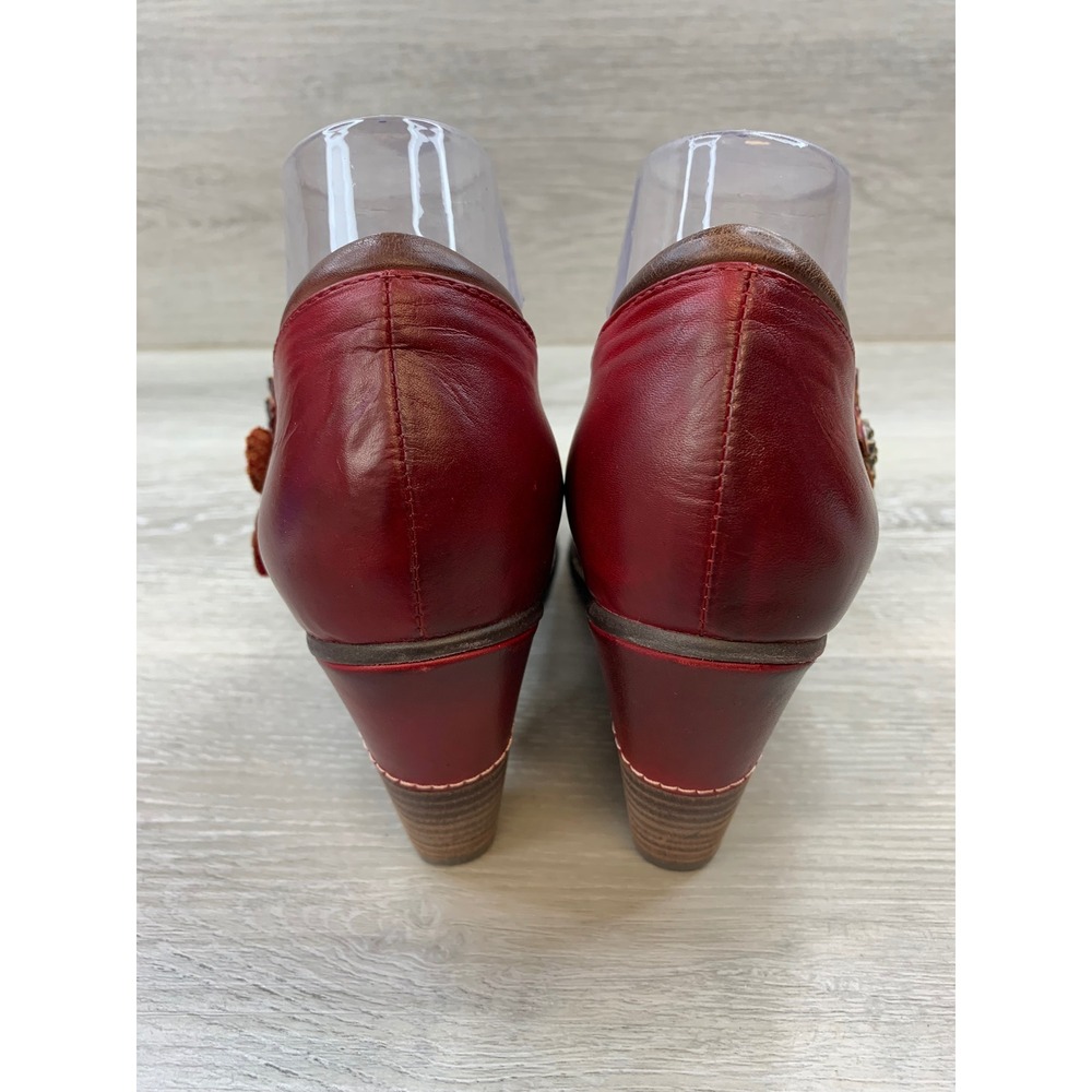 Red Floral Mary Jane Heels with Textured Strap - Picture 4 of 11